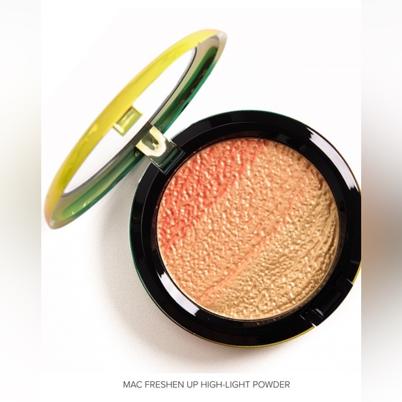 MAC Cosmetics Other - MAC Cosmetics Wash & Dry High-Light Powder Freshen Up - Brand New In Box
